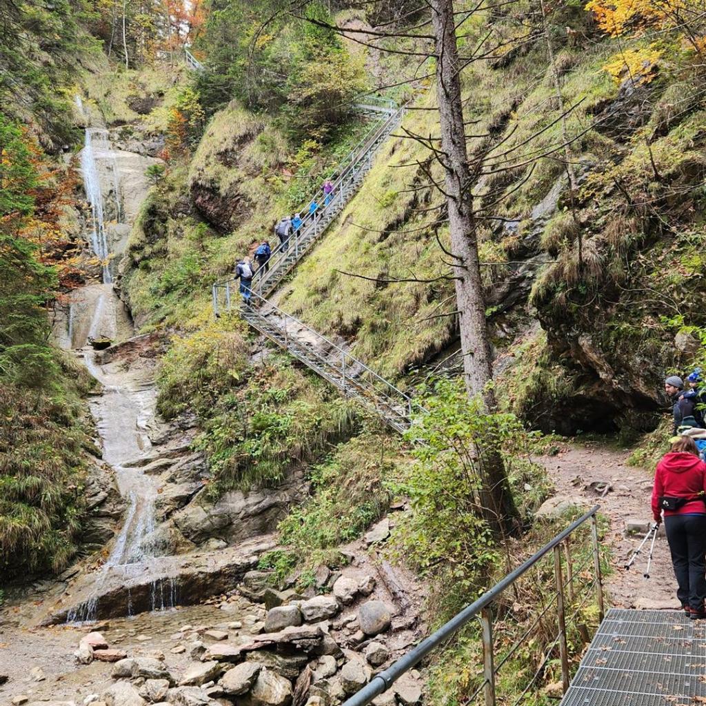 Hunderte Stufen am Wasserfallweg