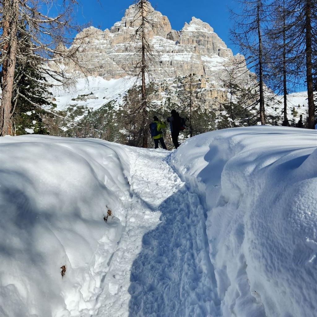 Schöner Winterwanderweg zur Auronzo-Hütte