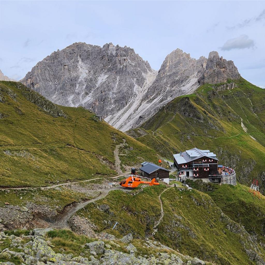 Innsbrucker Hütte mit Kalkwand