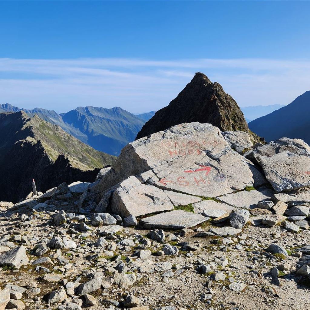 An der Seescharte, Gamsspitze (3051 m), rechts hinten der Habicht