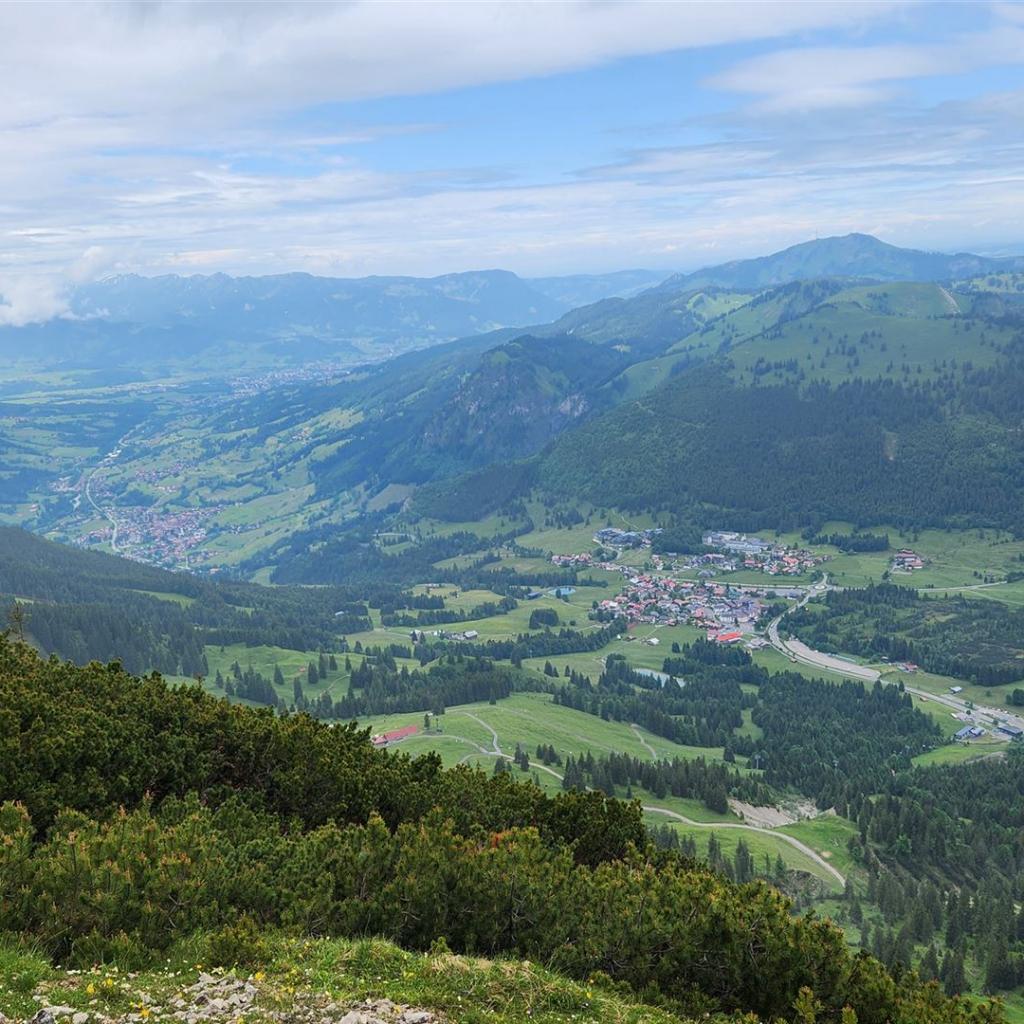 Oberjoch und Bad Hindelang (links in der Mitte)