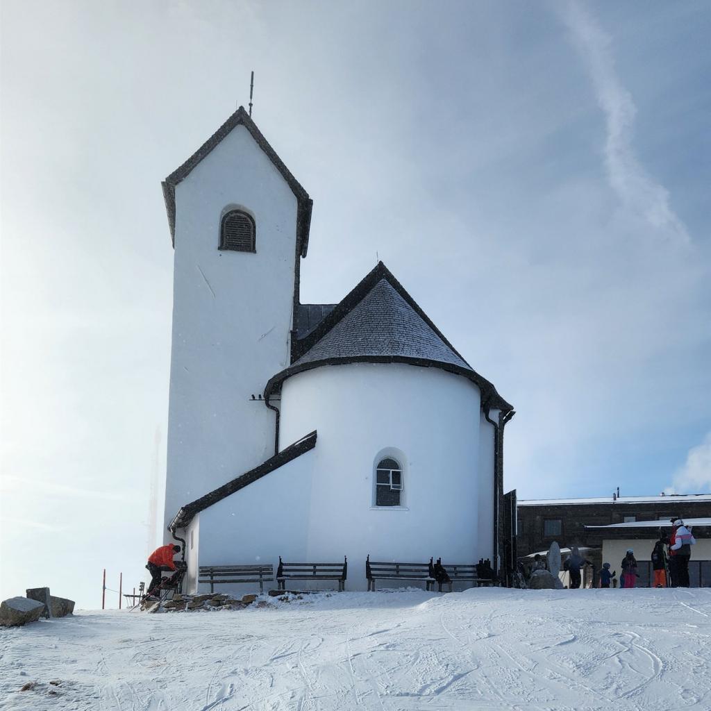 Das Salvenkircherl auf dem Gipfel