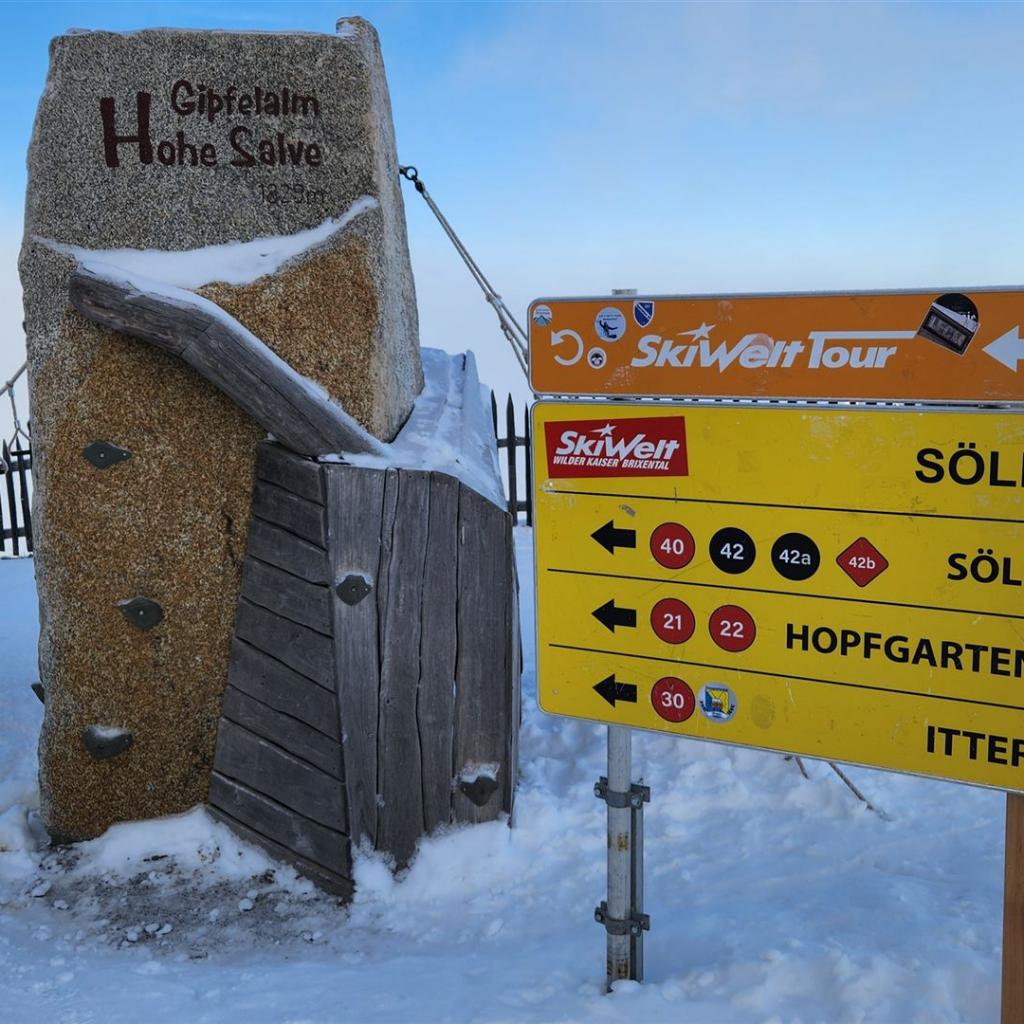 Beschilderung am Gipfel