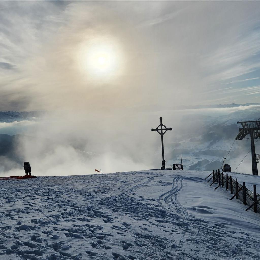 Das Gipfelkreuz etwas unterhalb