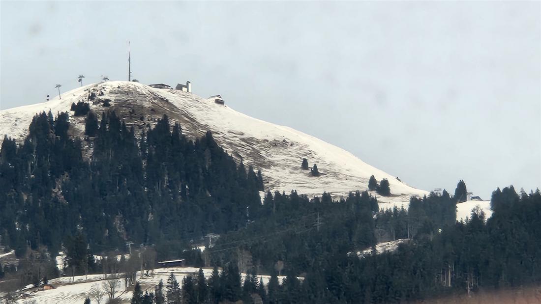 Die schwarze Piste aus dem Zugfenster