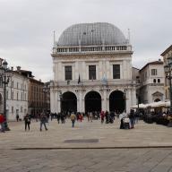 Piazza Loggia mit der Stadtverwaltung
