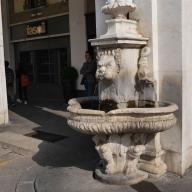 Trinkwasserbrunnen an der Piazza Loggia