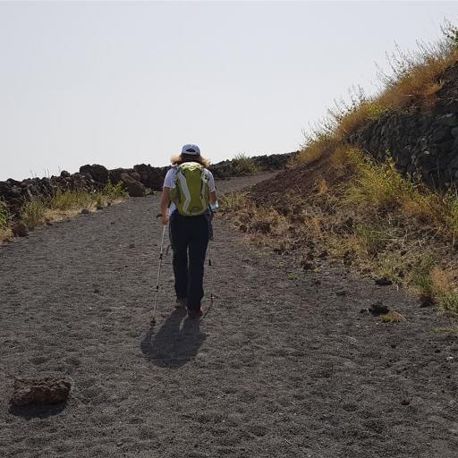 Wandern auf Vulkangestein