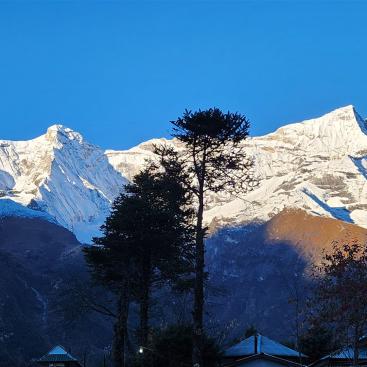 Nupla, 5878 m, und Shar-Kongde Ri, 6187 m, die Hausberge von Namche Bazaar