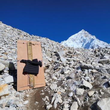 Eine Hauswand auf dem Weg nach Gorak Shep (vor dem Nuptse)