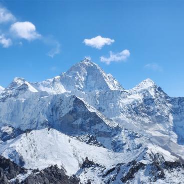Chomolonzo, 7804 m, und Makalu, 8485 m (vom Khongma La Pass)