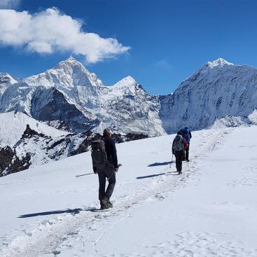 Abstieg von Khongma La Pass mit Makalu, 8485 m
