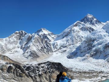 Khumbutse (links), Changtse und Everest